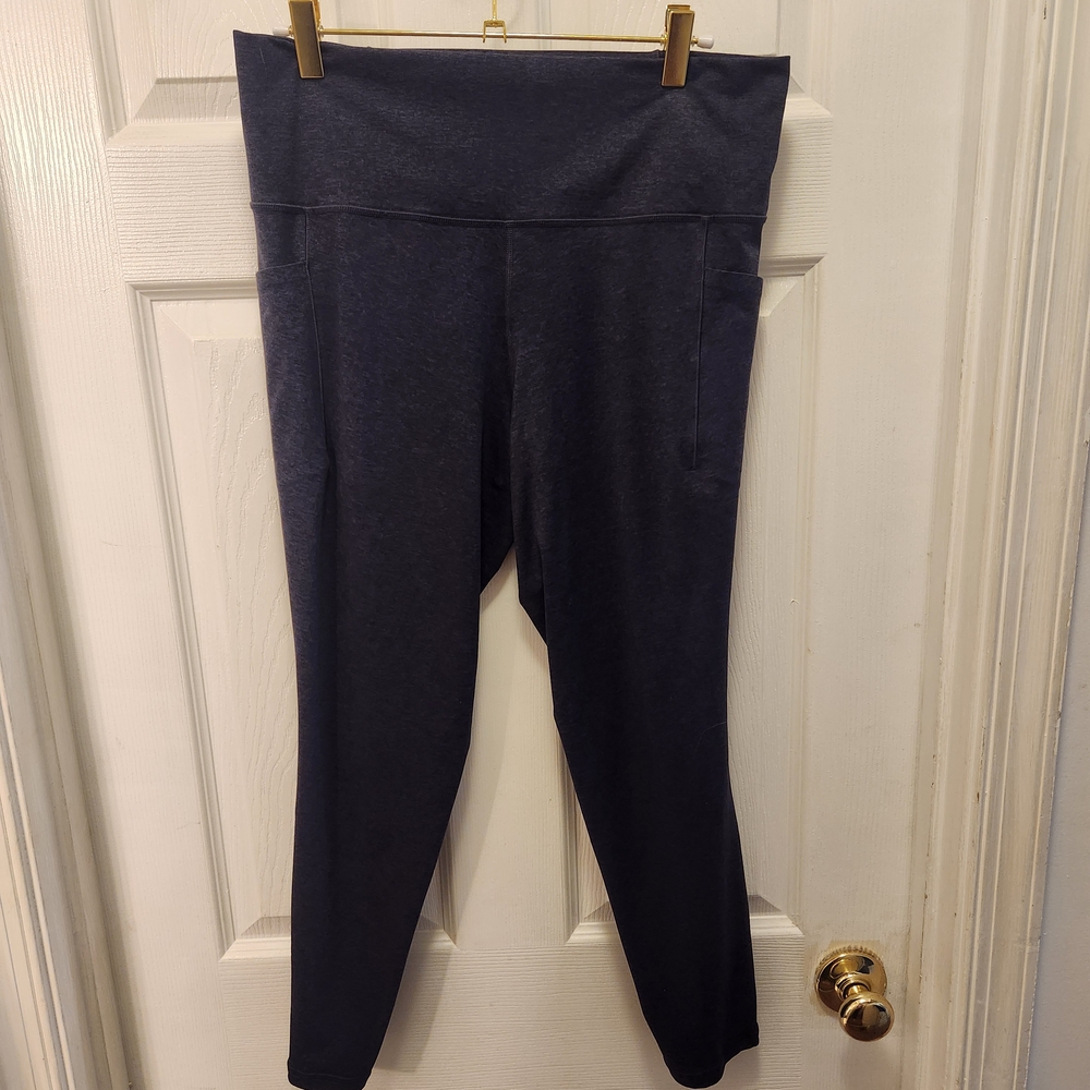 Athleta Salutation Stash Pocket 2 Softluxe Tight